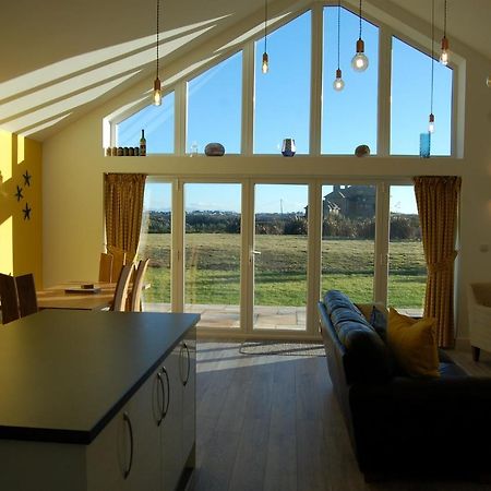 Beautiful, Modern Villa 5 Mins Walk From The Stunning Bay At Trearddur Holyhead Bagian luar foto