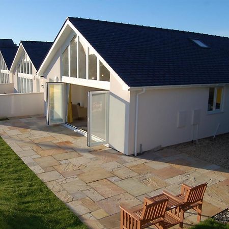 Beautiful, Modern Villa 5 Mins Walk From The Stunning Bay At Trearddur Holyhead Bagian luar foto