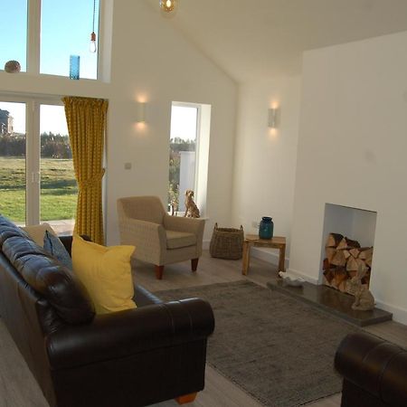 Beautiful, Modern Villa 5 Mins Walk From The Stunning Bay At Trearddur Holyhead Bagian luar foto