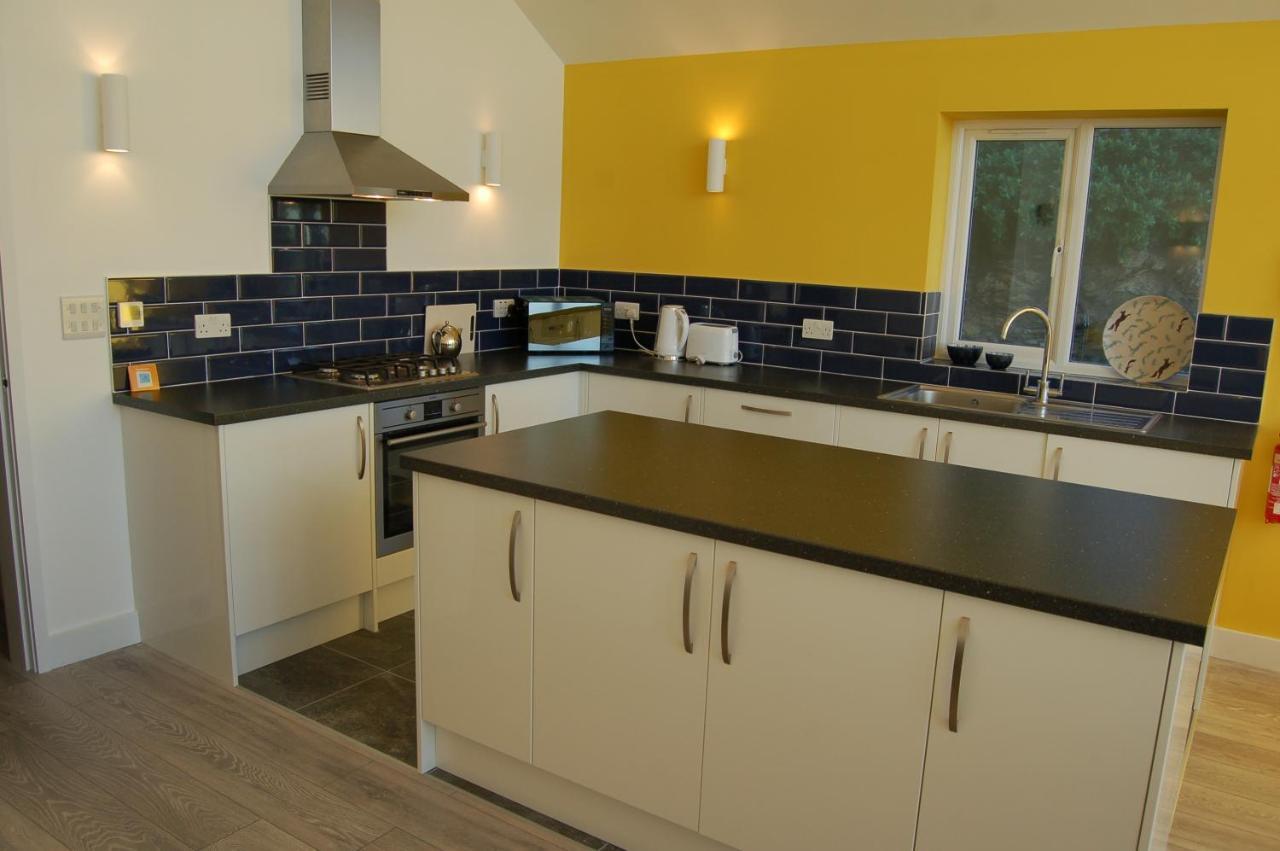 Beautiful, Modern Villa 5 Mins Walk From The Stunning Bay At Trearddur Holyhead Bagian luar foto