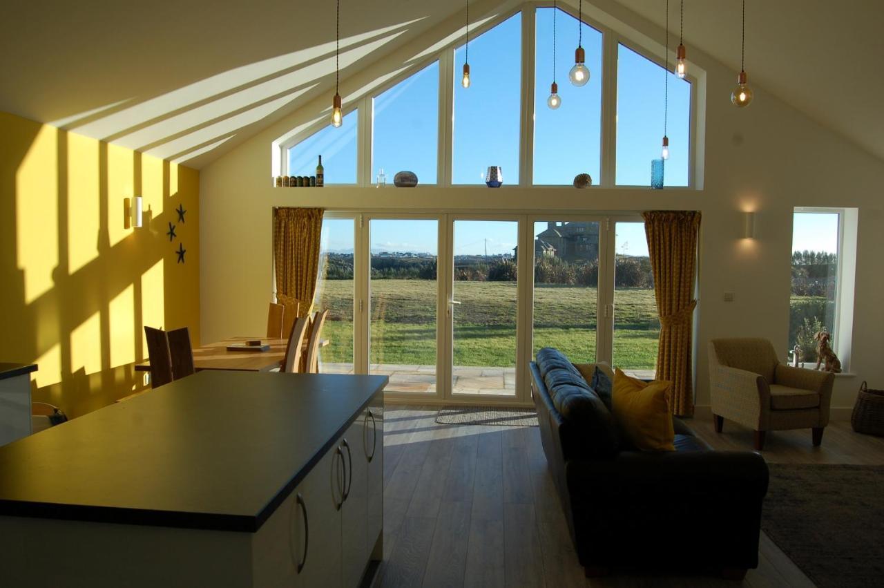 Beautiful, Modern Villa 5 Mins Walk From The Stunning Bay At Trearddur Holyhead Bagian luar foto