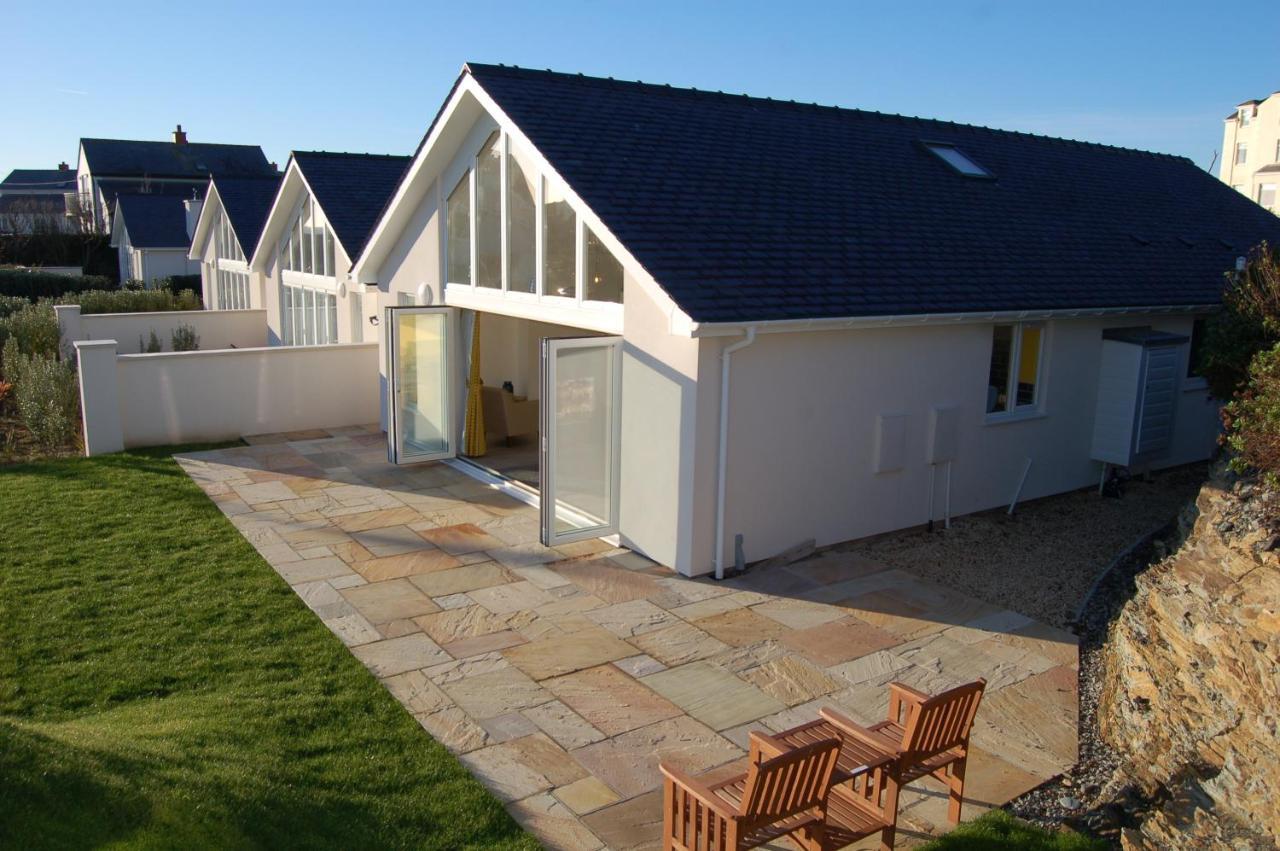 Beautiful, Modern Villa 5 Mins Walk From The Stunning Bay At Trearddur Holyhead Bagian luar foto
