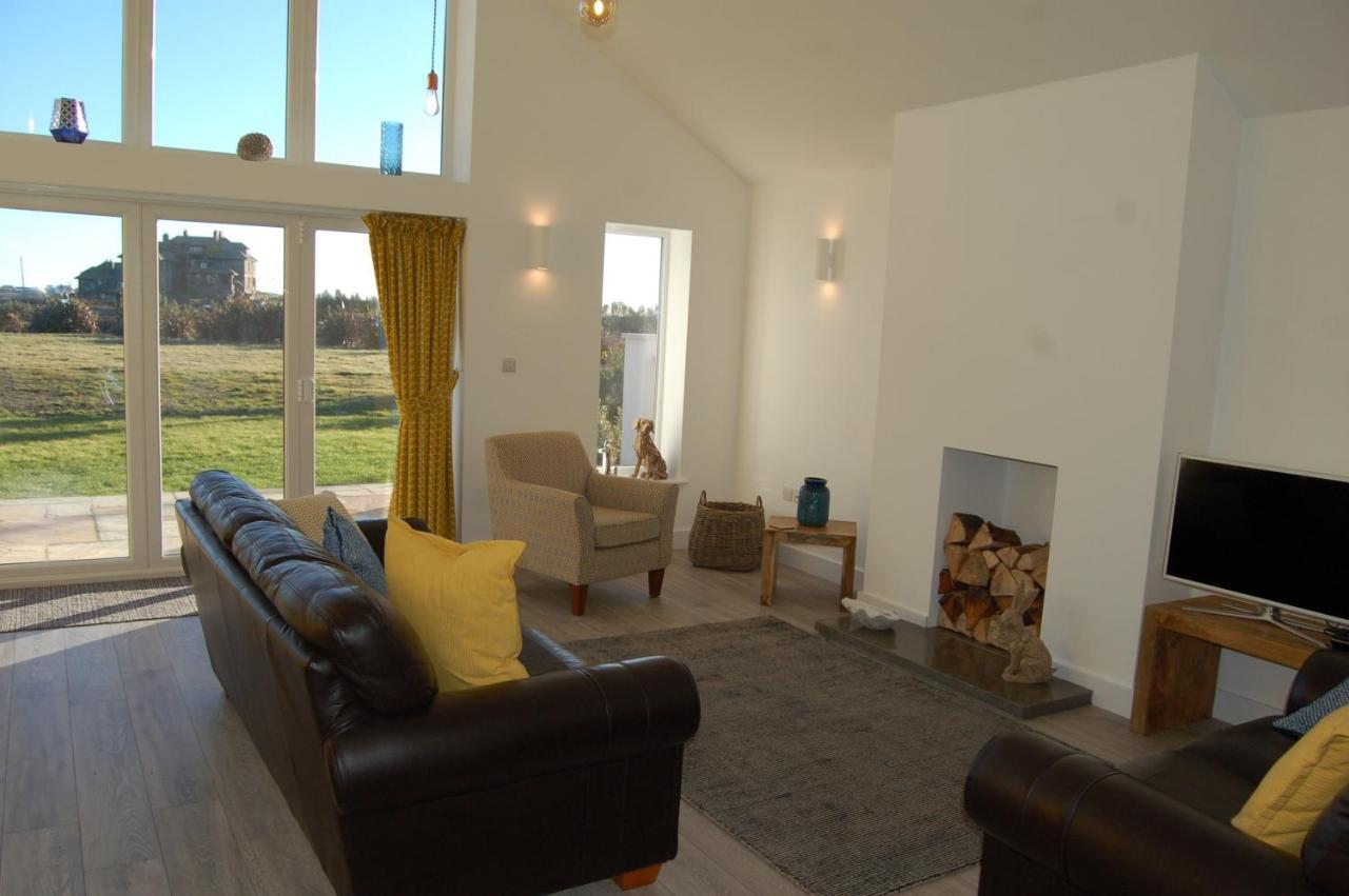 Beautiful, Modern Villa 5 Mins Walk From The Stunning Bay At Trearddur Holyhead Bagian luar foto