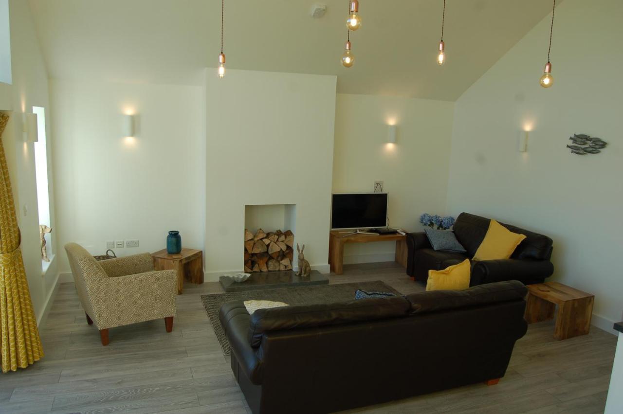 Beautiful, Modern Villa 5 Mins Walk From The Stunning Bay At Trearddur Holyhead Bagian luar foto