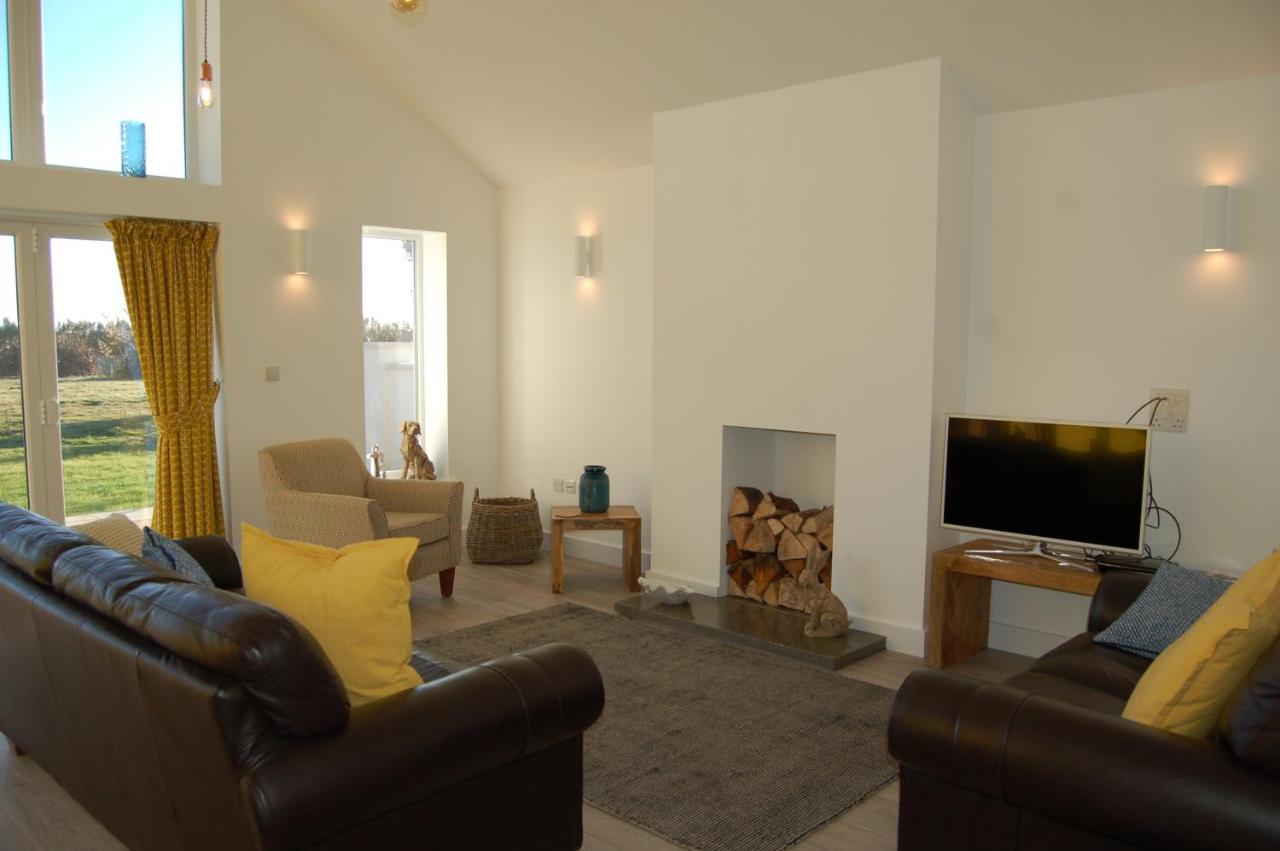 Beautiful, Modern Villa 5 Mins Walk From The Stunning Bay At Trearddur Holyhead Bagian luar foto