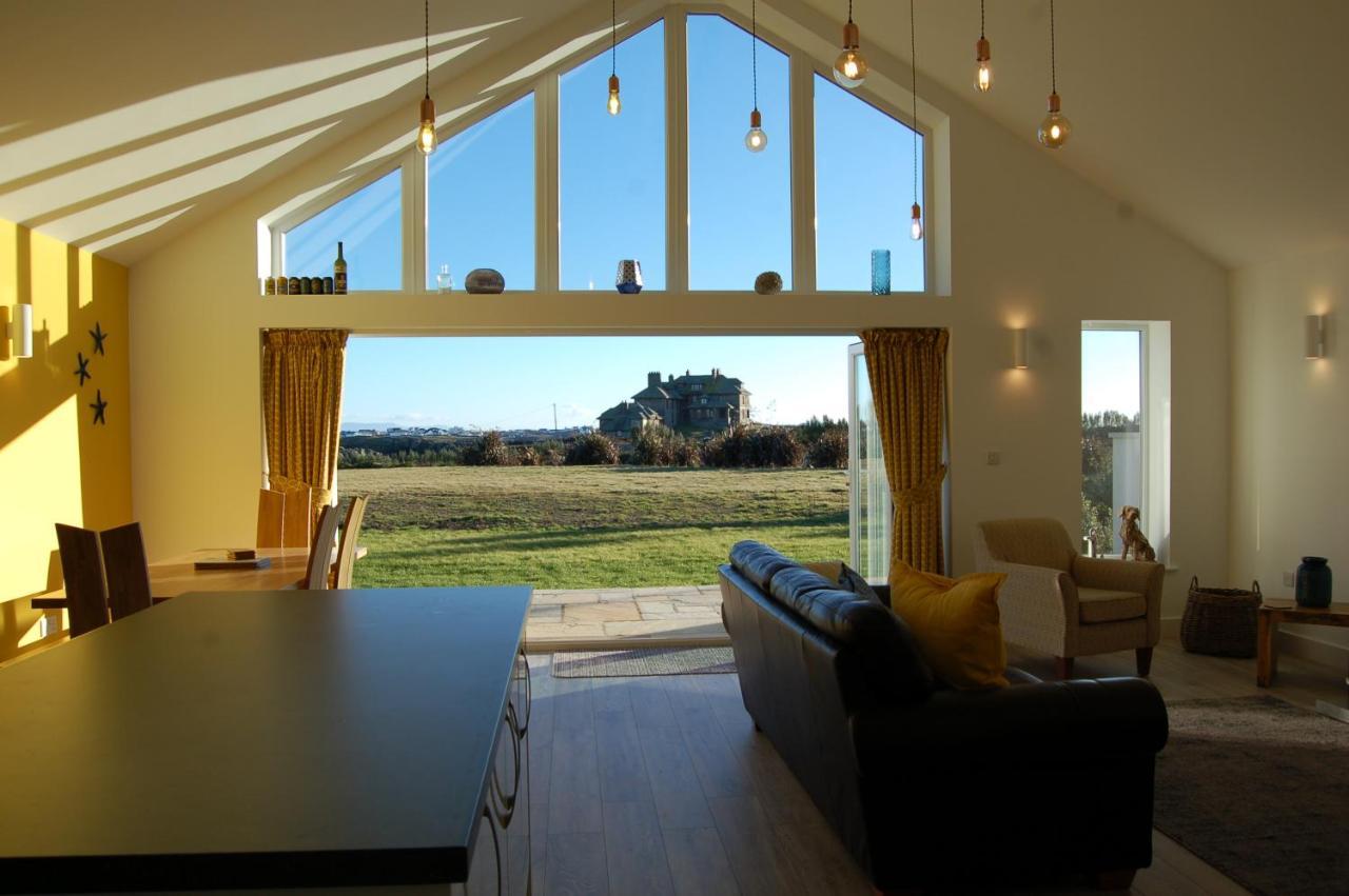 Beautiful, Modern Villa 5 Mins Walk From The Stunning Bay At Trearddur Holyhead Bagian luar foto